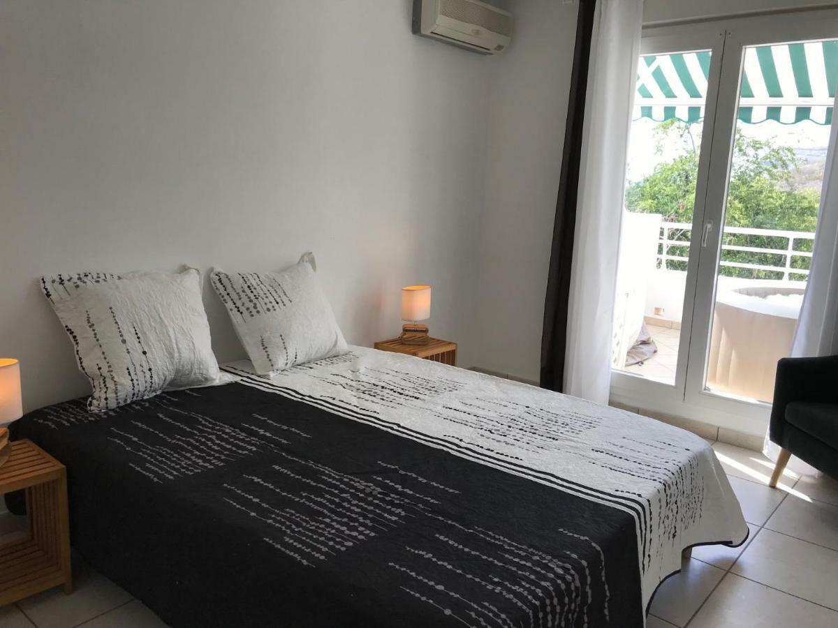 Meuble Homard Avec Jacuzzi Et Vue Mer Saint-Gilles-les-Bains Exterior photo