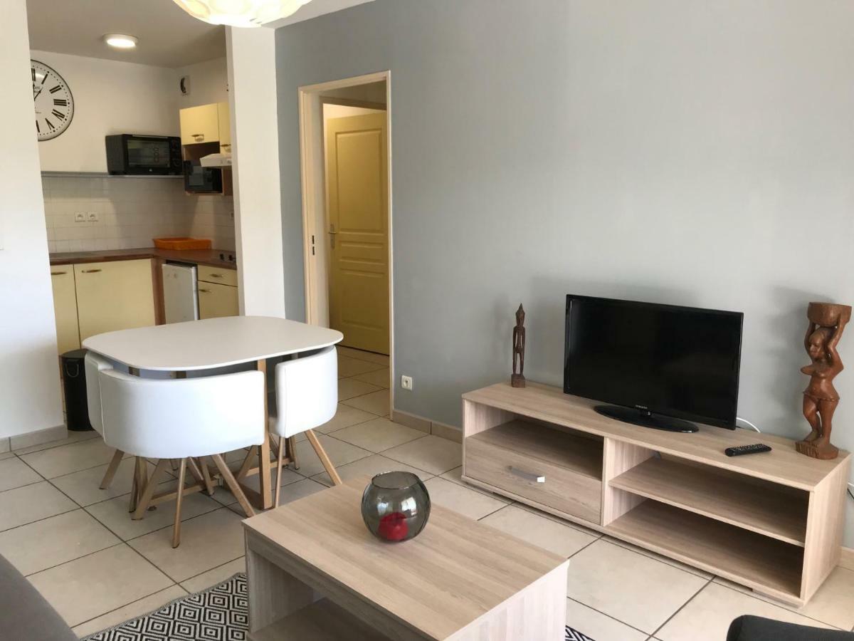 Meuble Homard Avec Jacuzzi Et Vue Mer Saint-Gilles-les-Bains Exterior photo