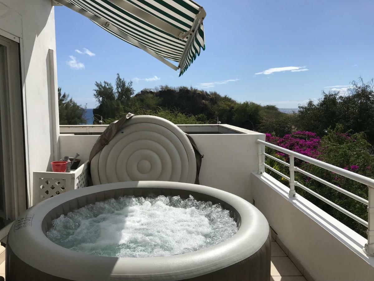Meuble Homard Avec Jacuzzi Et Vue Mer Saint-Gilles-les-Bains Exterior photo
